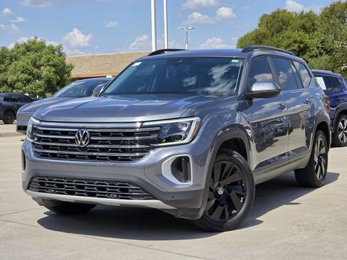Used 2024 Volkswagen Atlas SE w/ Panoramic Sunroof Package FWD image 1