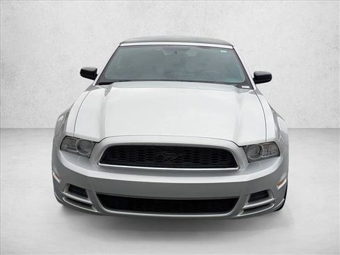 Used 2014 Ford Mustang Convertible RWD image 2