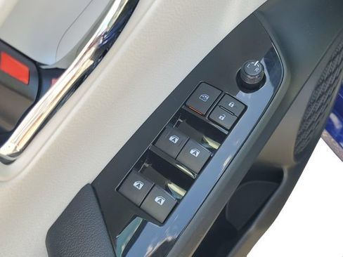 Used 2018 Toyota Prius Three Touring FWD image 13