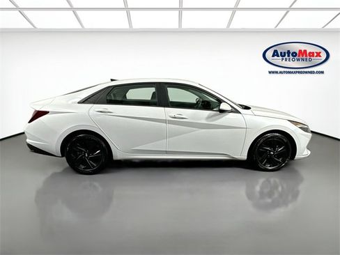 Used 2021 Hyundai Elantra SEL image 9