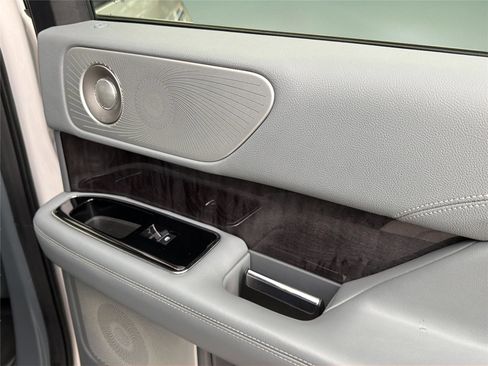 Used 2019 Lincoln Navigator Reserve AWD/4WD image 25