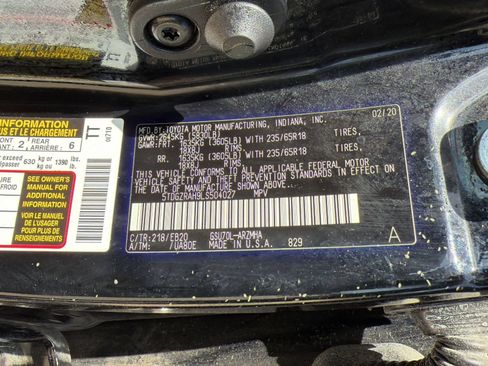Used 2020 Toyota Highlander XLE FWD image 25