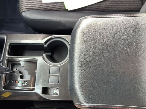 Used 2014 Toyota 4Runner Trail image 32