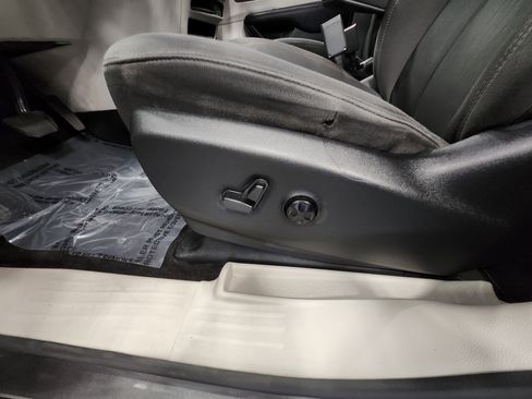 Used 2017 Chrysler Pacifica Touring w/ Tire & Wheel Group image 20