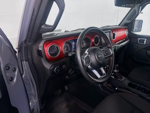 Used 2023 Jeep Wrangler Unlimited Rubicon w/ Cold Weather Group AWD/4WD image 9