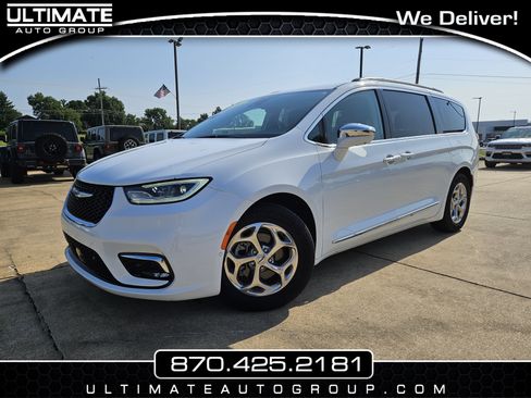 Used 2022 Chrysler Pacifica Limited FWD image 1