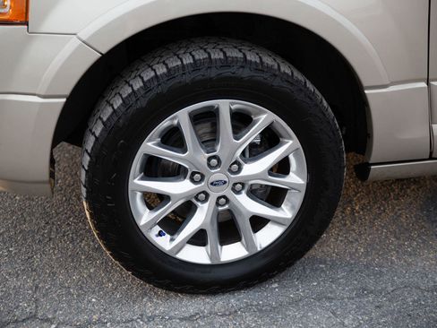 Used 2017 Ford Expedition Limited w/ Equipment Group 301A image 10