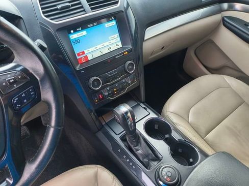 Used 2018 Ford Explorer XLT w/ Equipment Group 202A image 25