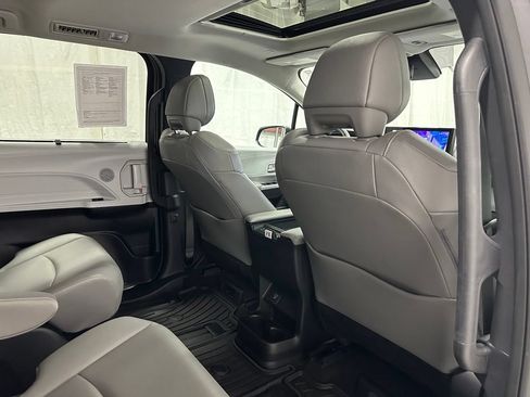 Used 2025 Toyota Sienna XLE w/ XLE Plus Package AWD/4WD image 61