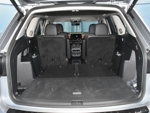 Certified 2025 Volkswagen Atlas SE image 25