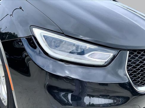 Used 2023 Chrysler Pacifica Limited FWD image 27