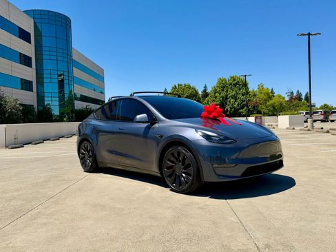 Used 2022 Tesla Model Y Performance AWD/4WD image 2