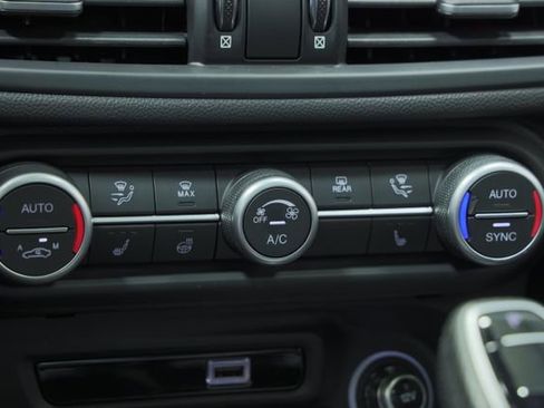 Used 2022 Alfa Romeo Giulia Ti image 18