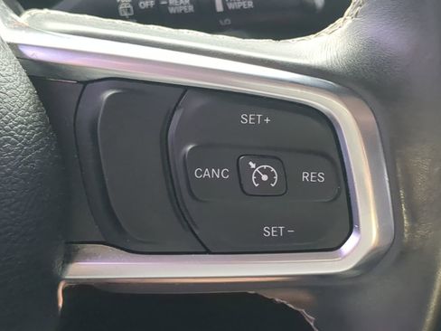 Used 2018 Jeep Wrangler Unlimited Sahara image 25