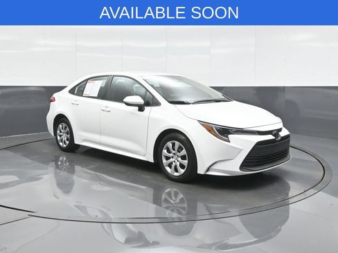 Used 2025 Toyota Corolla LE FWD image 1