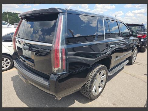 Used 2017 Cadillac Escalade Luxury AWD/4WD image 2