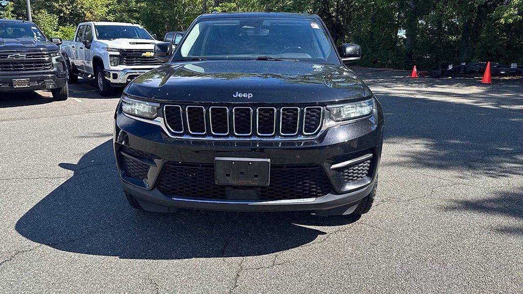Used 2023 Jeep Grand Cherokee Laredo w/ Luxury Tech Group I AWD/4WD image 2