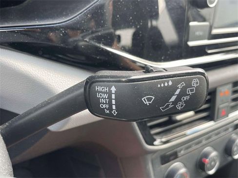 Used 2022 Volkswagen Taos S image 23