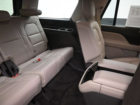 Used 2023 Lincoln Navigator Reserve AWD/4WD image 11