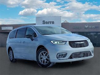 Used 2024 Chrysler Pacifica Touring-L video 1