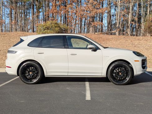 Certified 2025 Porsche Cayenne Coupe AWD/4WD image 8