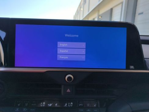 Used 2023 Toyota Crown Limited image 14