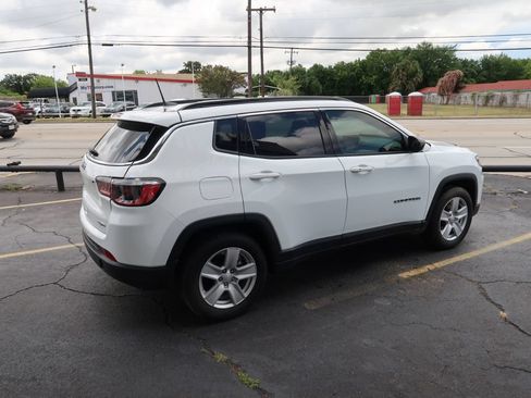 Used 2022 Jeep Compass Latitude w/ Convenience Group FWD image 4