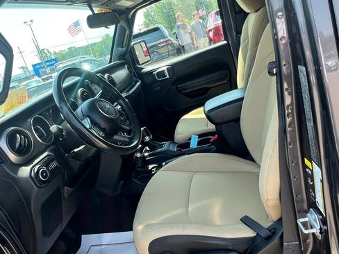 Used 2021 Jeep Wrangler Unlimited Sport image 9