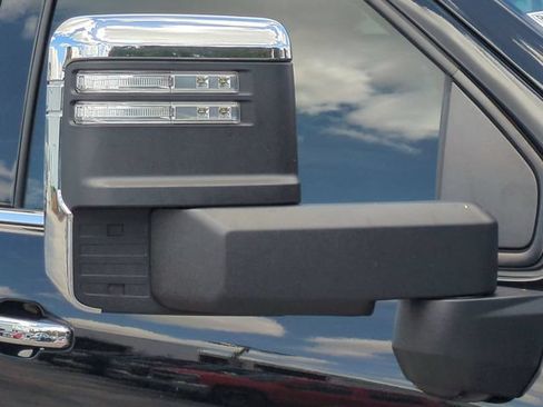 Used 2024 Chevrolet Silverado 2500 High Country w/ High Country Premium Package AWD/4WD image 12