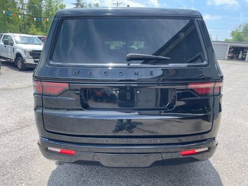 Used 2023 Jeep Wagoneer 4WD image 6