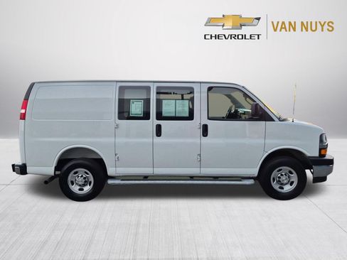 Used 2025 Chevrolet Express 2500 w/ Driver Convenience Package RWD image 4