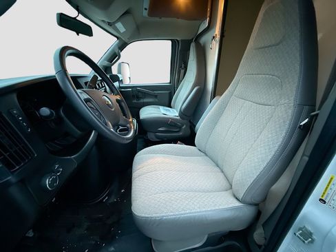 Used 2023 Chevrolet Express 3500 w/ Power Convenience Package image 18