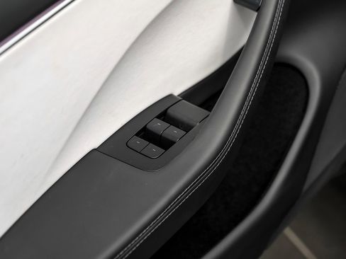 Used 2025 Tesla Model 3 Long Range image 36