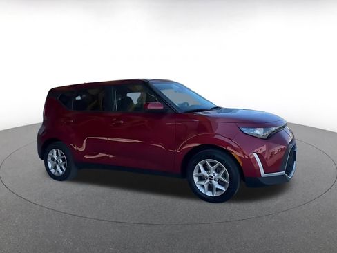 Used 2025 Kia Soul LX w/ LX Technology Package FWD image 2
