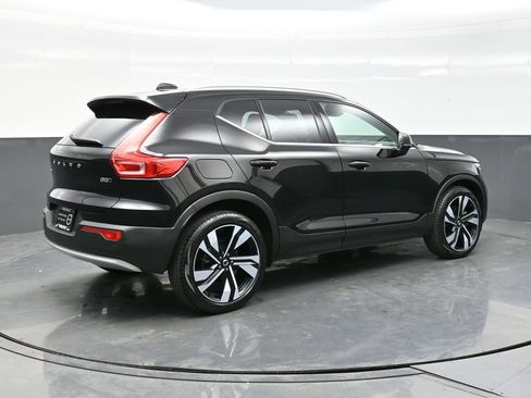 Used 2025 Volvo XC40 B5 Plus image 7