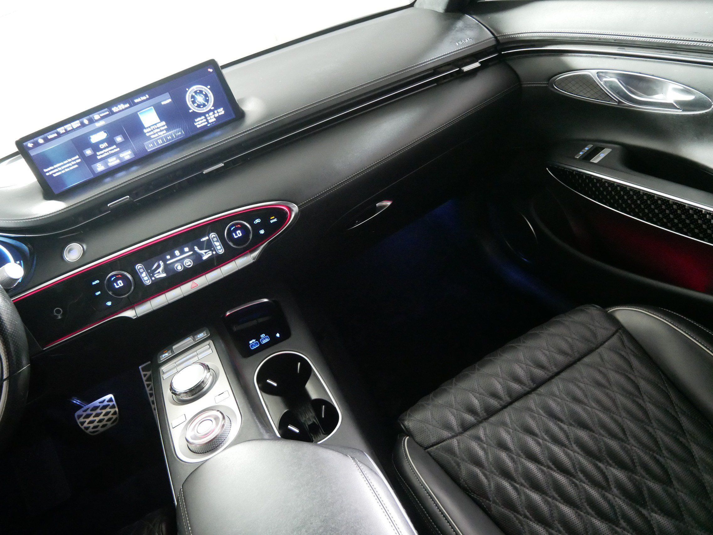Used 2023 Genesis GV70 3.5T Sport w/ Sport Prestige Package AWD/4WD image 11