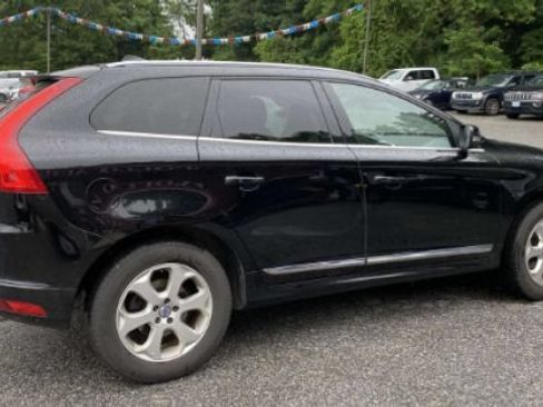 Used 2016 Volvo XC60 T5 Premier w/ Proximity Package AWD/4WD image 6