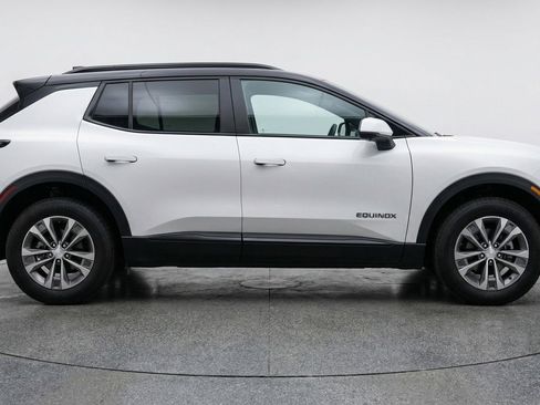 Used 2025 Chevrolet Equinox LT image 11