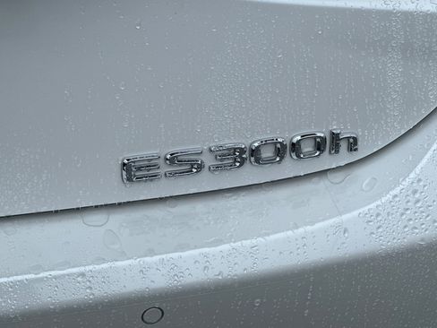 Certified 2025 Lexus ES 300h w/ Premium Package image 21