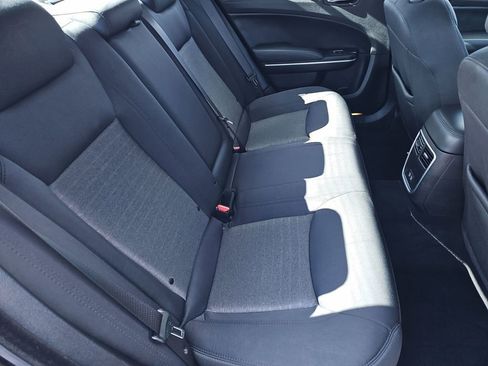 Used 2022 Chrysler 300 Touring image 17