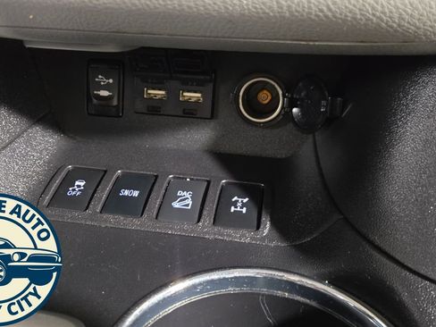 Used 2019 Toyota Highlander Plus AWD/4WD image 16