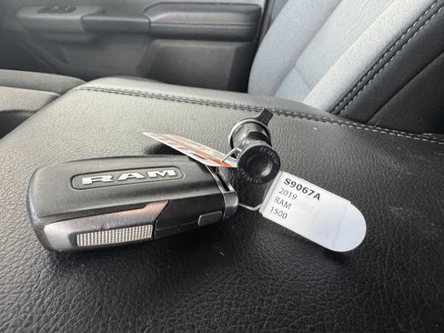 Used 2019 RAM 1500 Big Horn AWD/4WD image 3