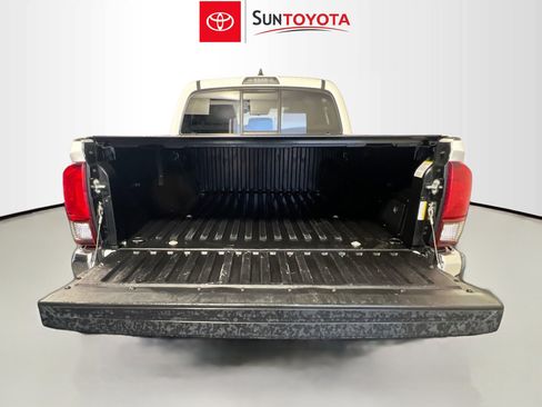 Used 2022 Toyota Tacoma SR5 RWD image 33