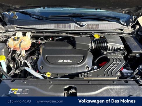 Used 2017 Chrysler Pacifica Touring-L image 10