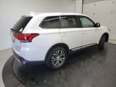 Used 2018 Mitsubishi Outlander ES AWD/4WD image 9