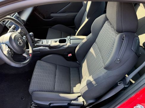 Used 2023 Toyota GR86 Base w/ ALL Weather Mat Package (TMS) image 18