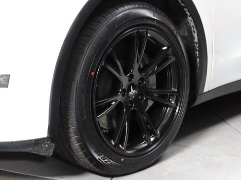 Used 2023 Tesla Model Y Long Range image 24