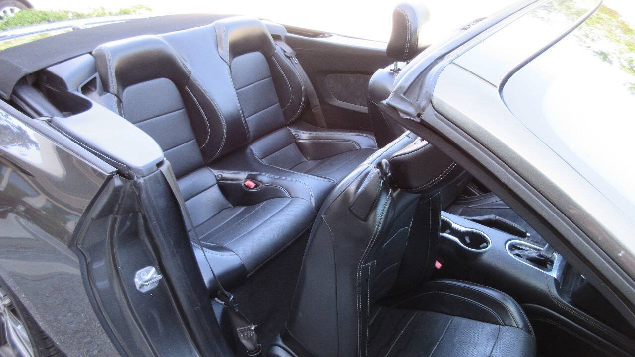 Used 2019 Ford Mustang Premium w/ Equipment Group 201A RWD image 20