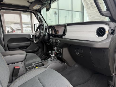 Used 2025 Jeep Wrangler Sport image 22