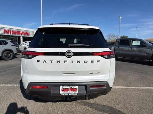 New 2026 Nissan Pathfinder SL w/ SL Premium Package image 5